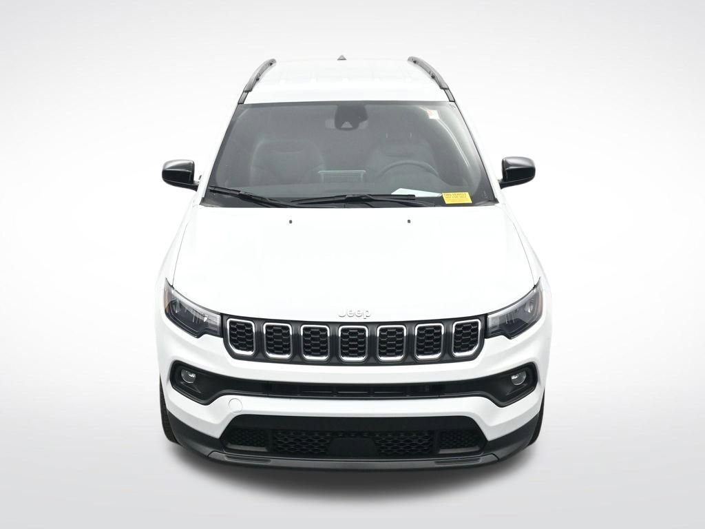 Used 2025 Jeep Compass Latitude image 22