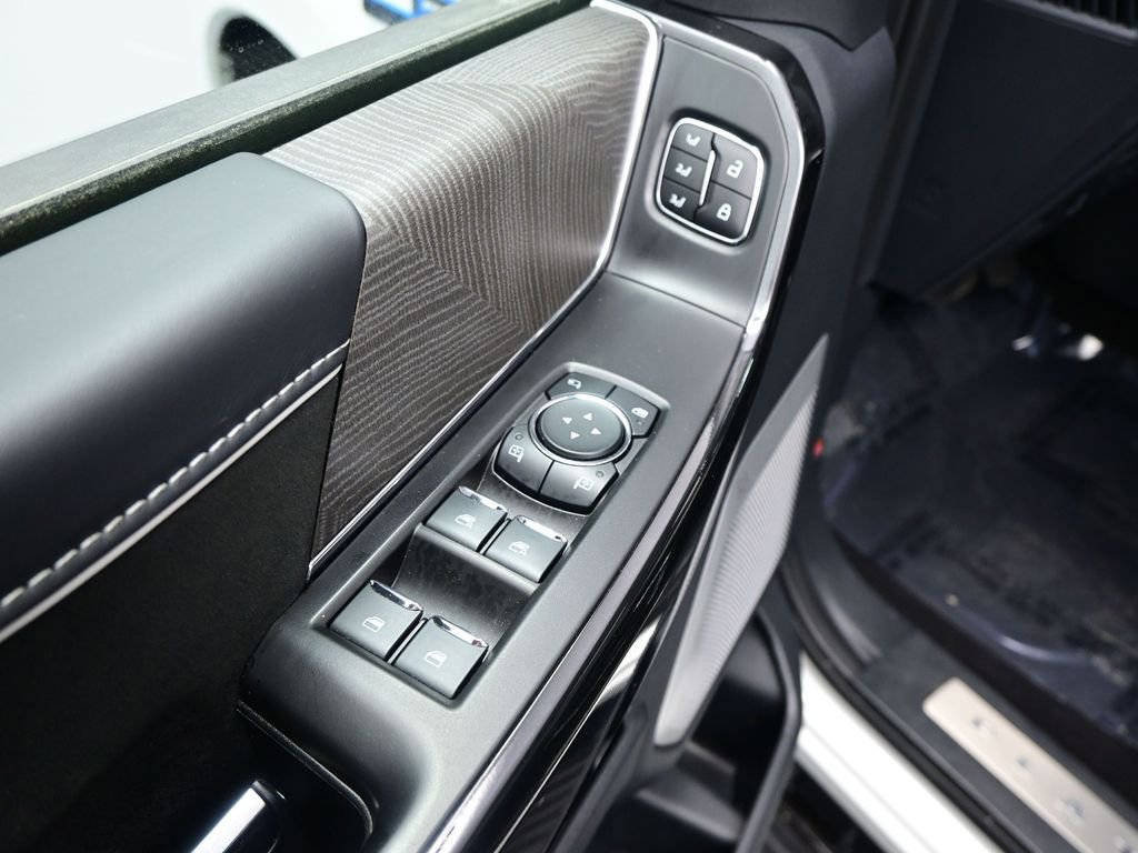 Used 2024 Ford F150 Lightning Platinum image 10