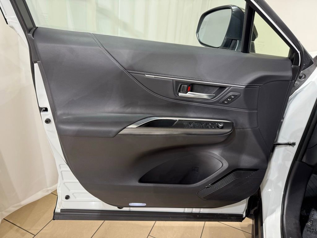Certified 2023 Toyota Venza Nightshade AWD/4WD image 15
