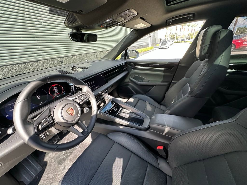 Used 2025 Porsche Macan 4 Electric image 4