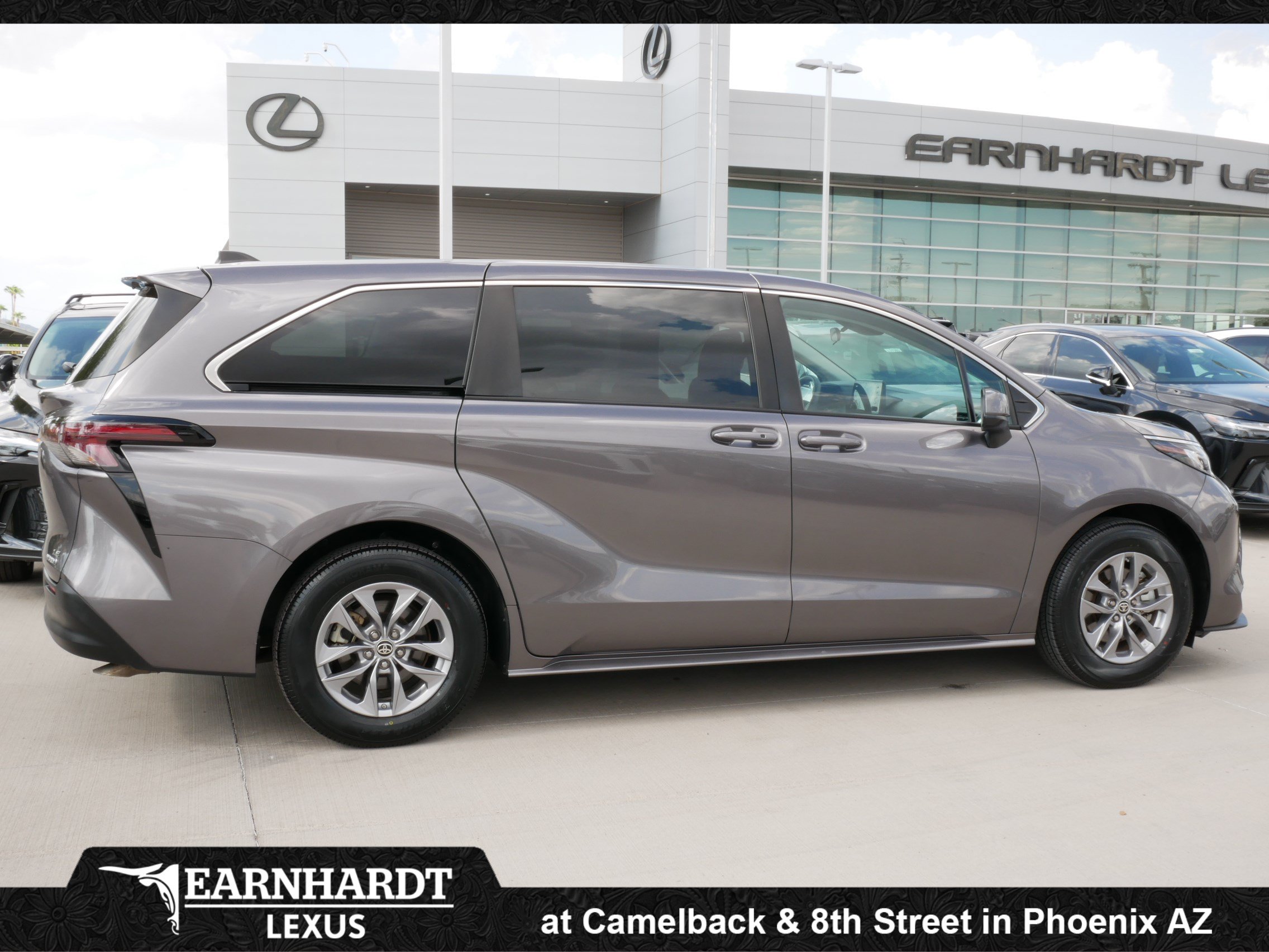 Used 2023 Toyota Sienna LE FWD image 9