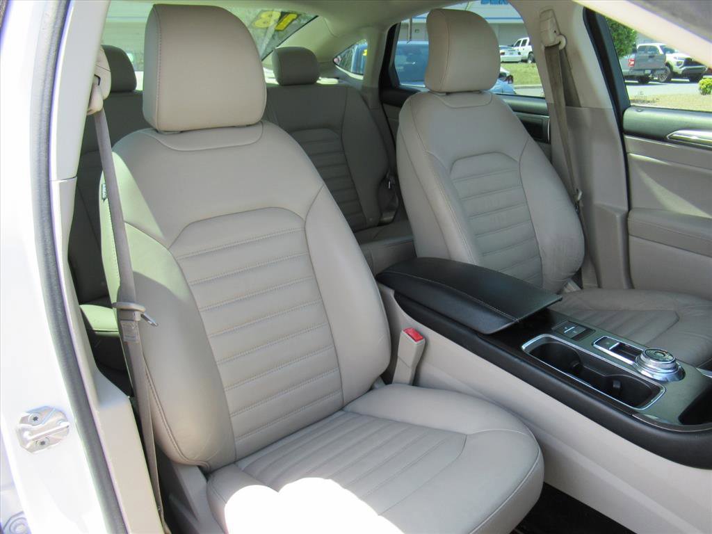 Used 2018 Ford Fusion SE w/ Equipment Group 602A FWD image 8