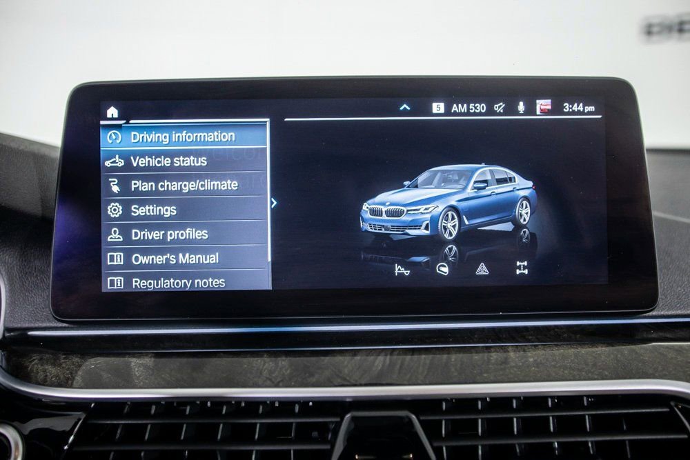 Used 2023 BMW 530e w/ Premium Package image 25