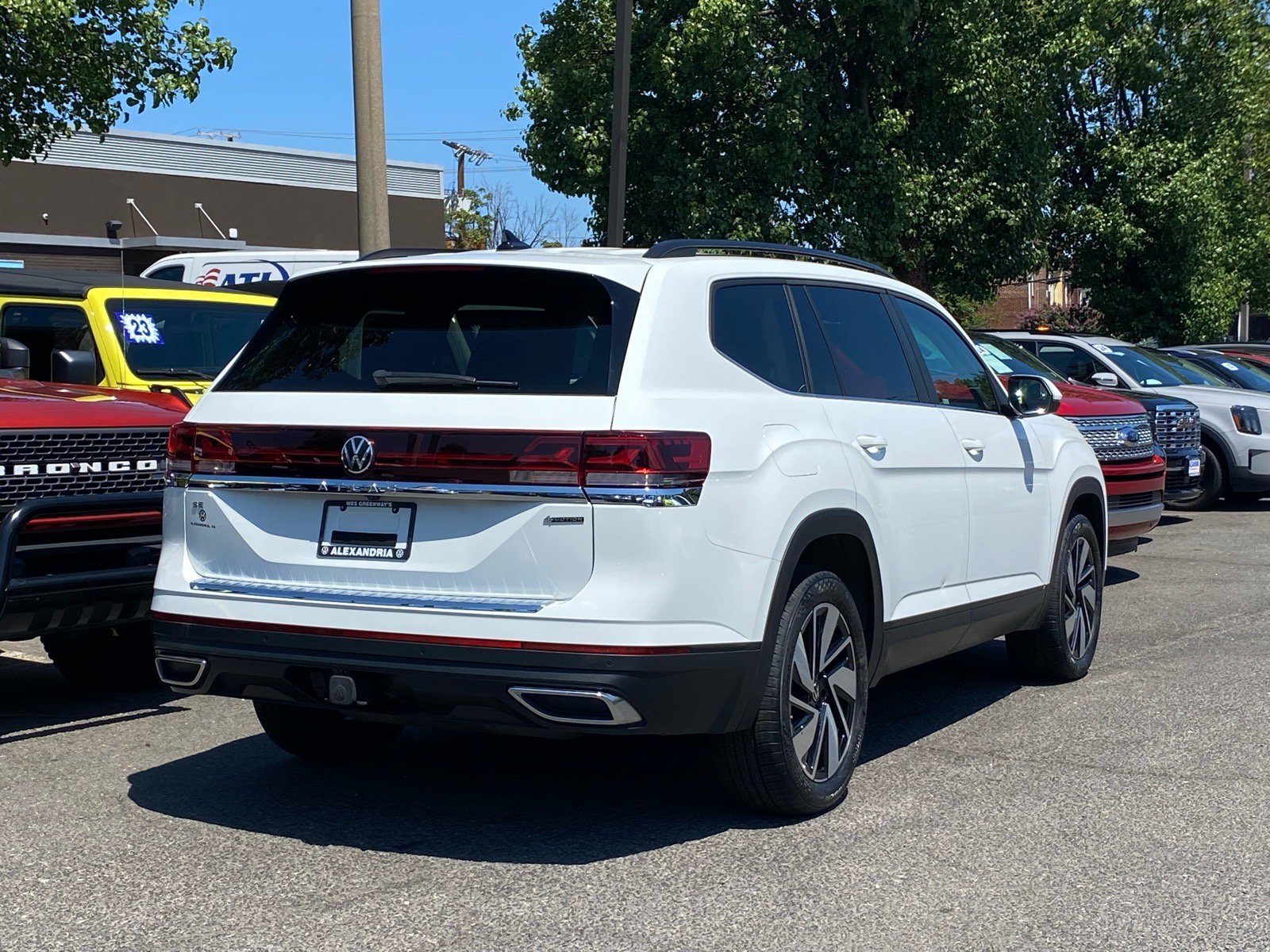 Certified 2024 Volkswagen Atlas SE w/ Panoramic Sunroof Package AWD/4WD image 3