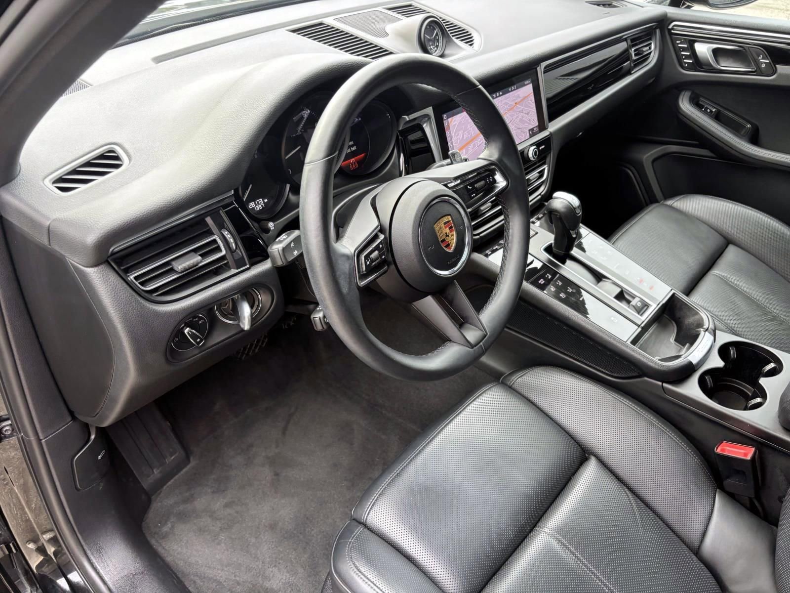 Certified 2023 Porsche Macan AWD/4WD image 25