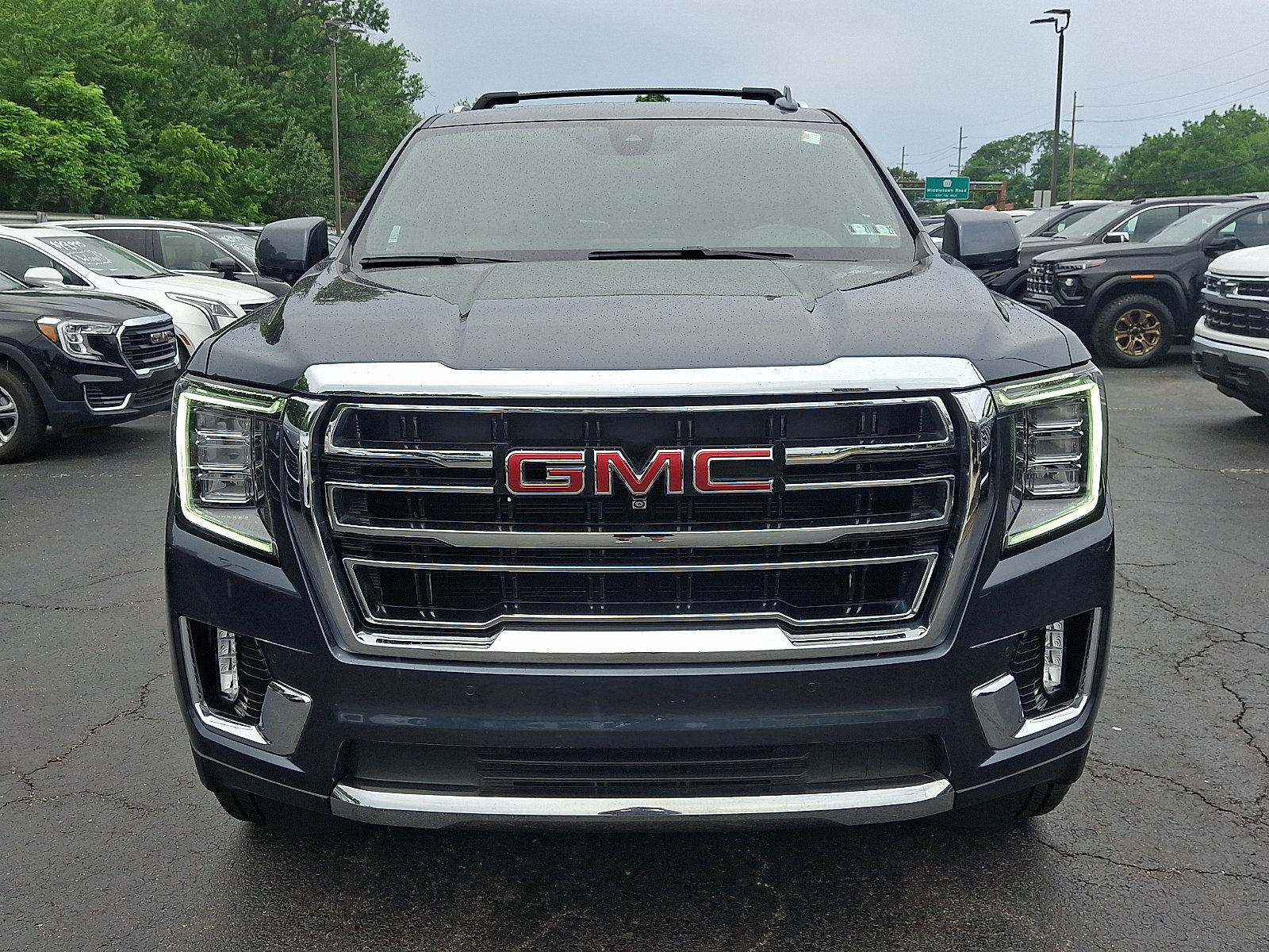 Used 2021 GMC Yukon SLT w/ Rear Media and Nav Package AWD/4WD image 2