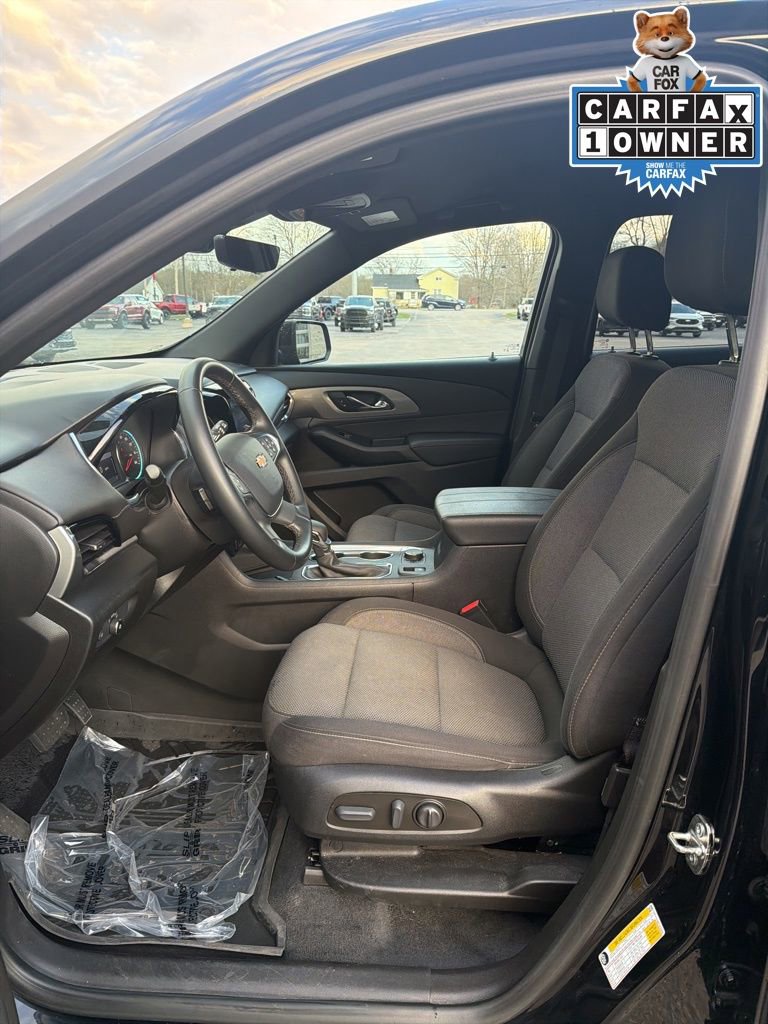 Used 2023 Chevrolet Traverse LT w/ Rear Camera Mirror Package image 5