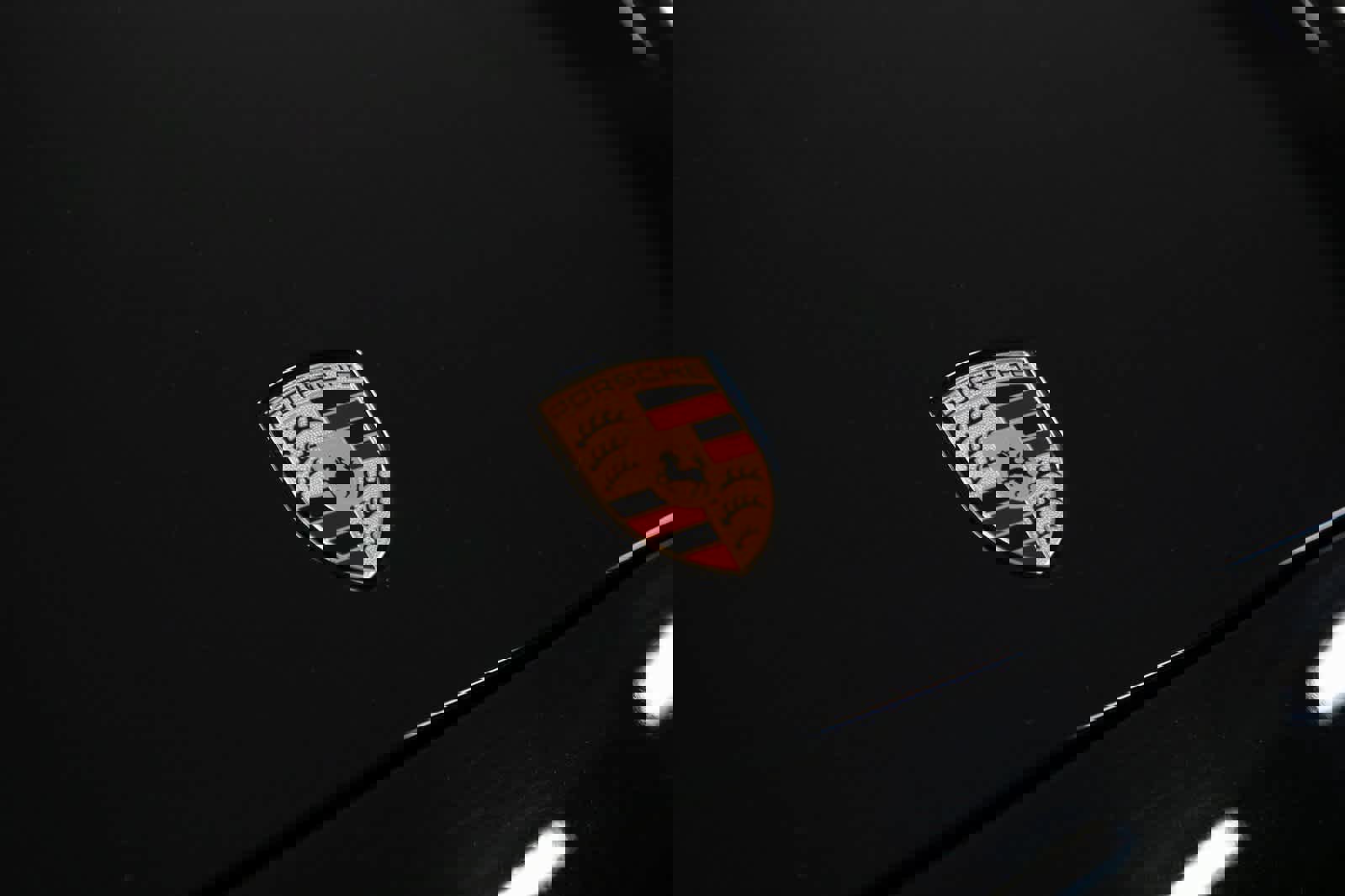 Certified 2023 Porsche Cayenne Platinum Edition image 32