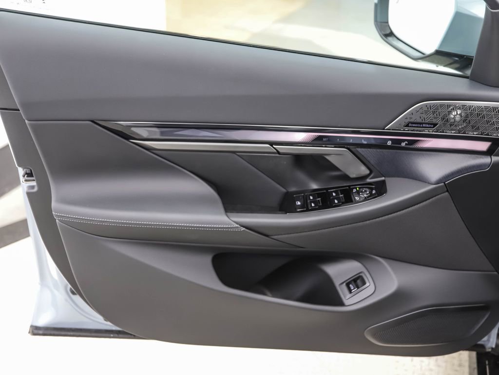 New 2026 BMW 550e xDrive image 10