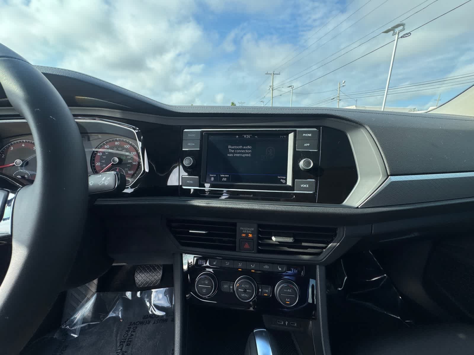 Used 2020 Volkswagen Jetta SE FWD image 15