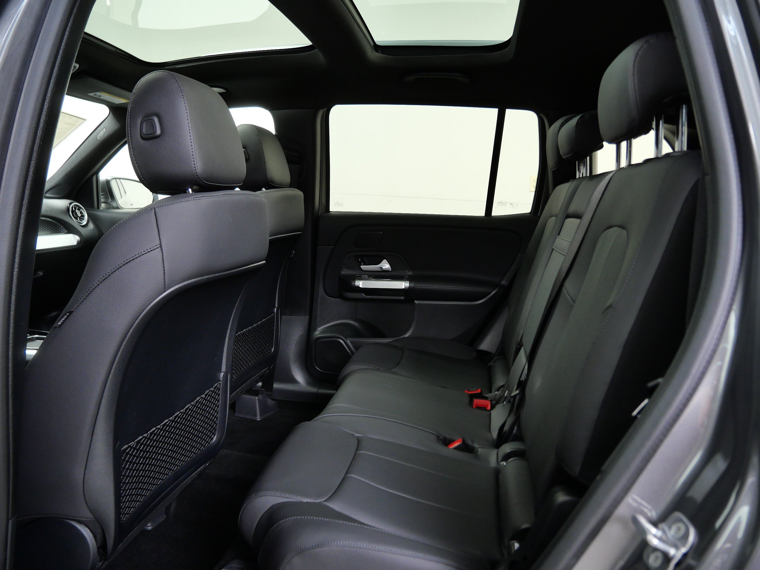 New 2026 Mercedes-Benz GLB 250 4MATIC image 9