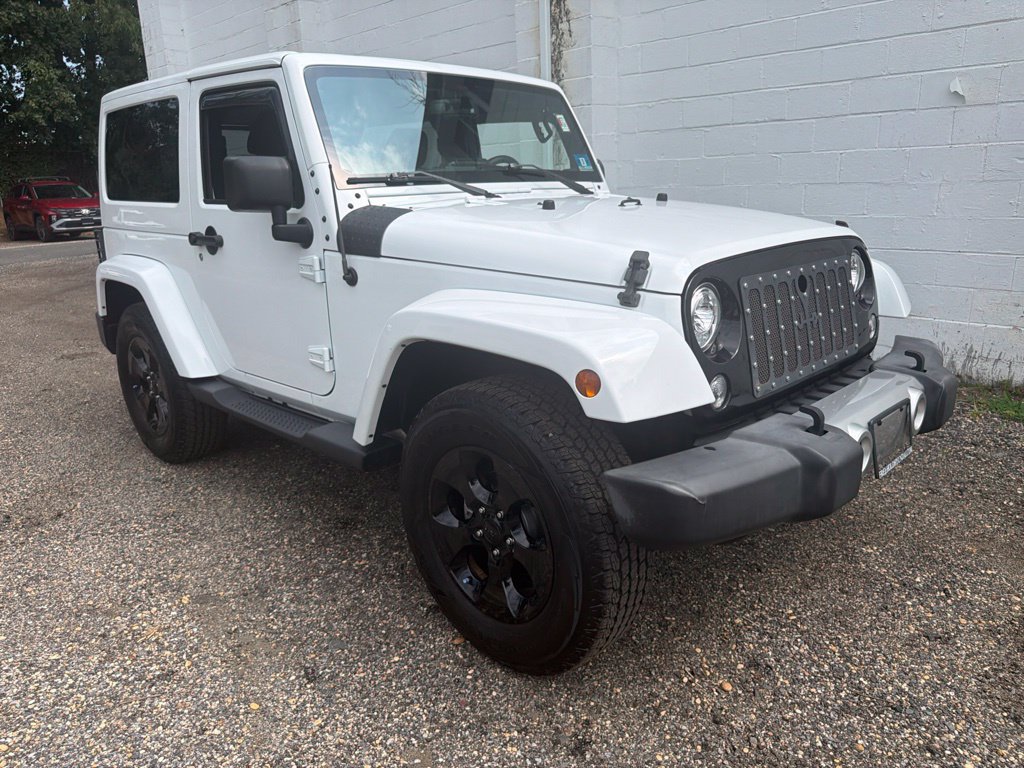 Used 2018 Jeep Wrangler Sahara w/ Connectivity Group AWD/4WD image 2
