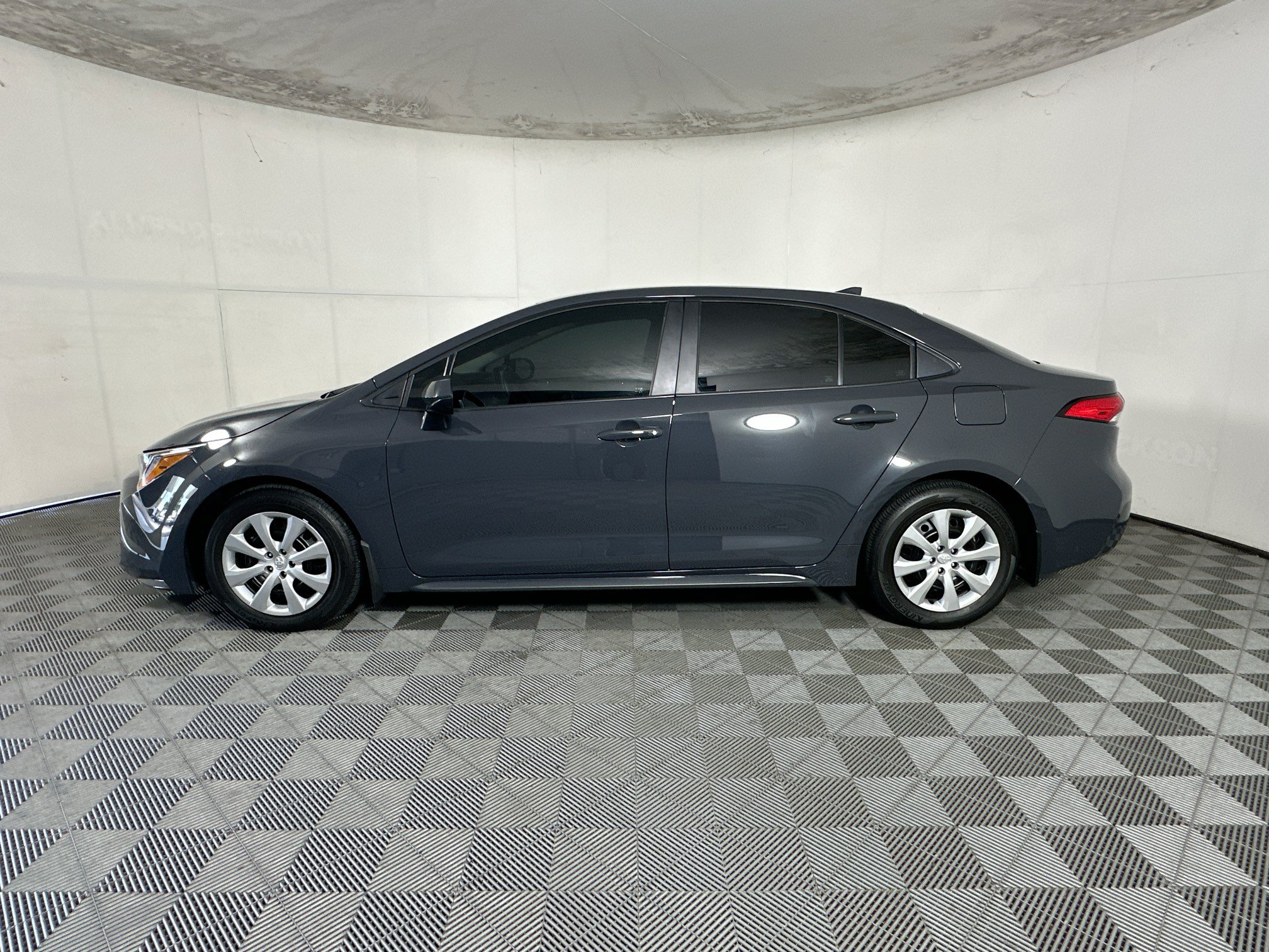 Used 2025 Toyota Corolla LE FWD image 6
