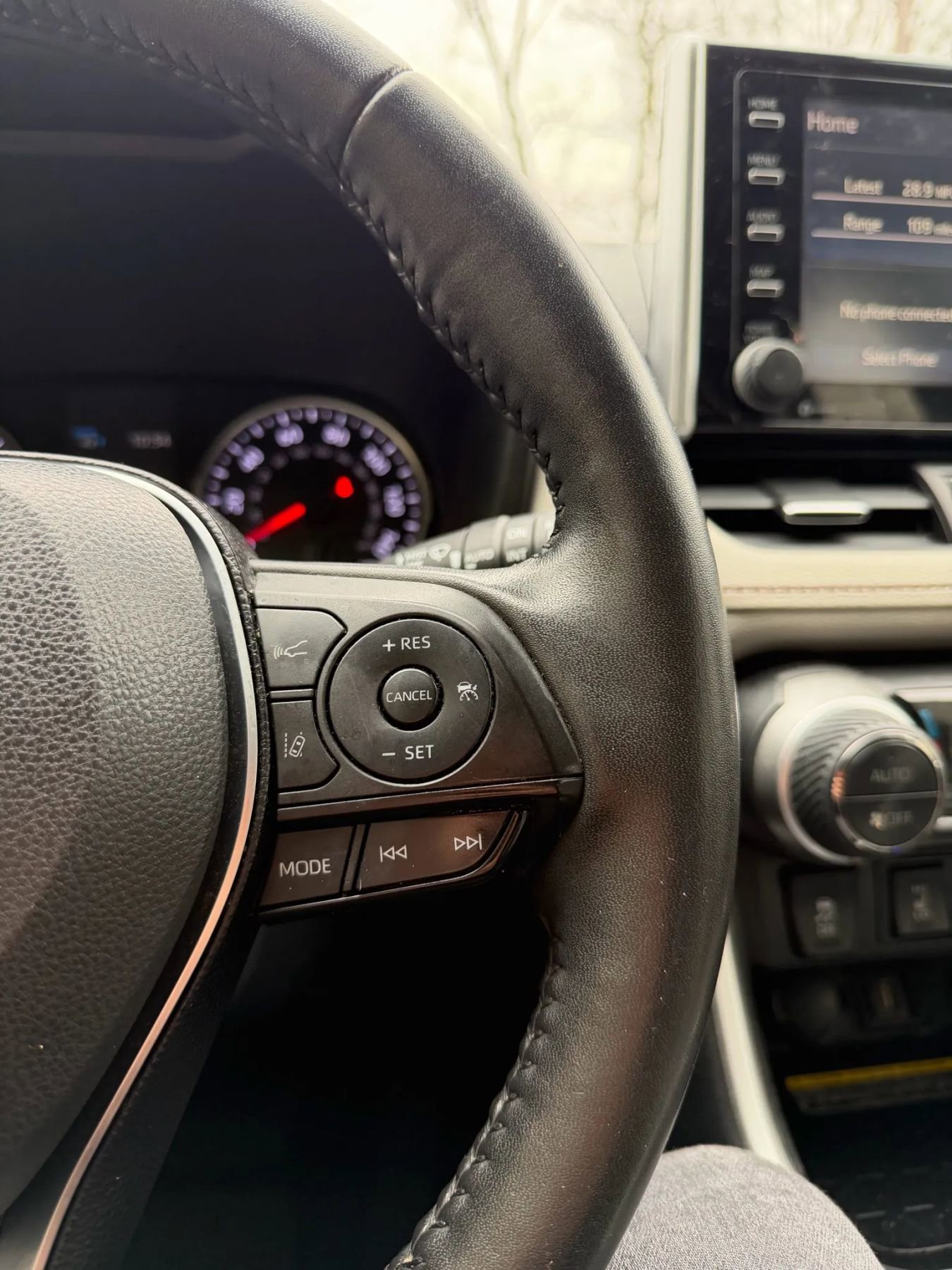 Used 2020 Toyota RAV4 XLE Premium image 21