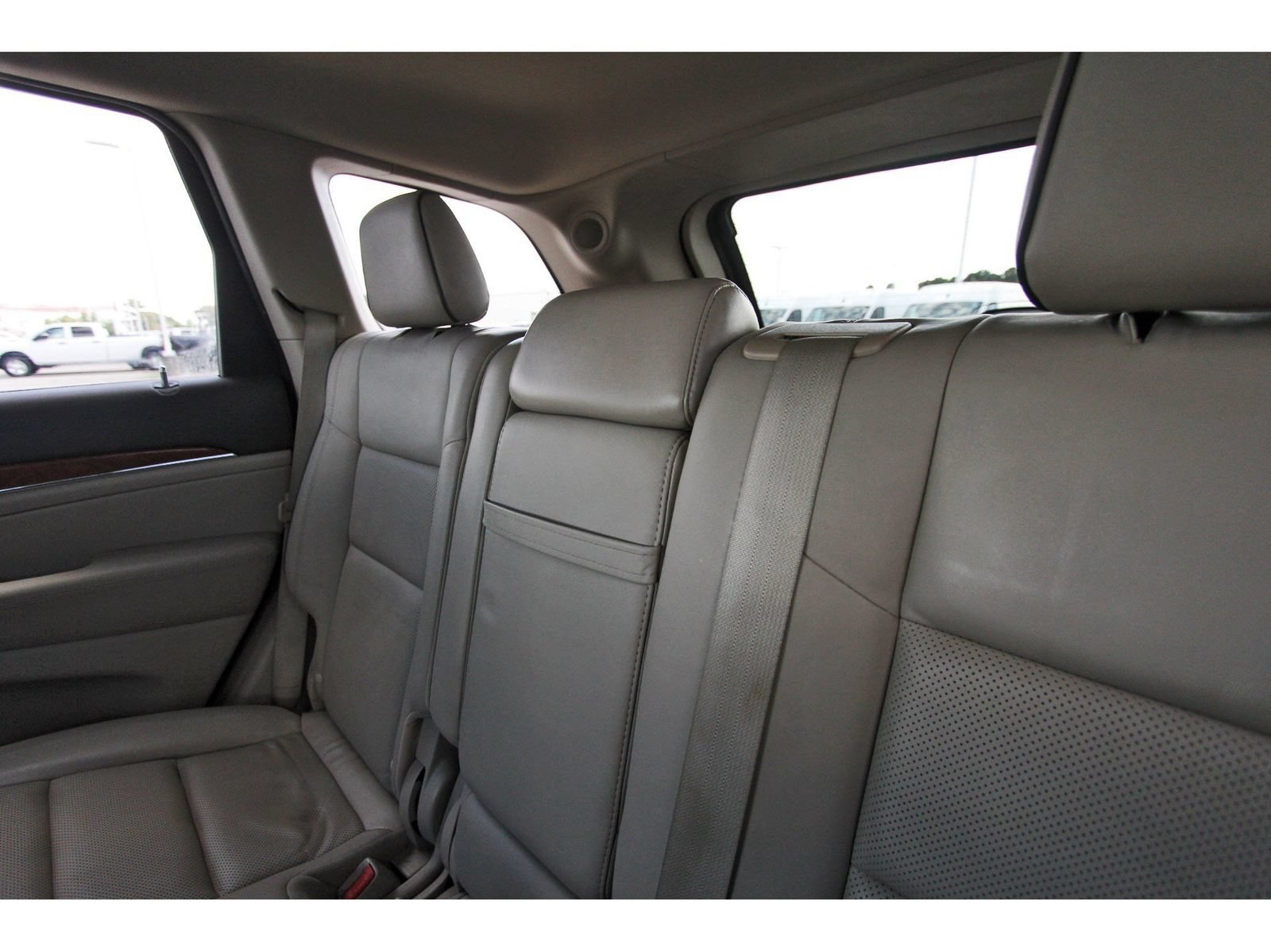 Used 2012 Jeep Grand Cherokee Overland RWD image 8