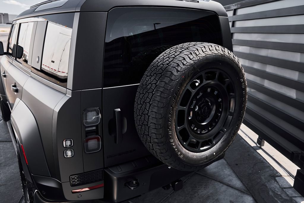 Used 2026 Land Rover Defender 110 AWD/4WD image 9