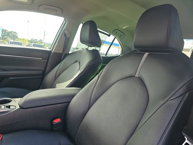 Used 2023 Toyota Camry XSE FWD image 17