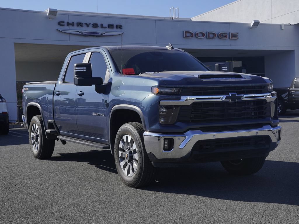Used 2025 Chevrolet Silverado 2500 LT w/ Safety Package AWD/4WD image 2