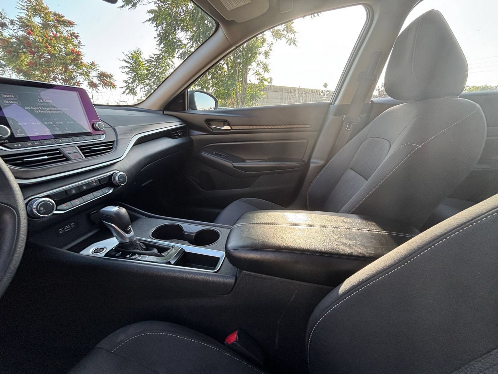 Used 2025 Nissan Altima 2.5 SV FWD image 35