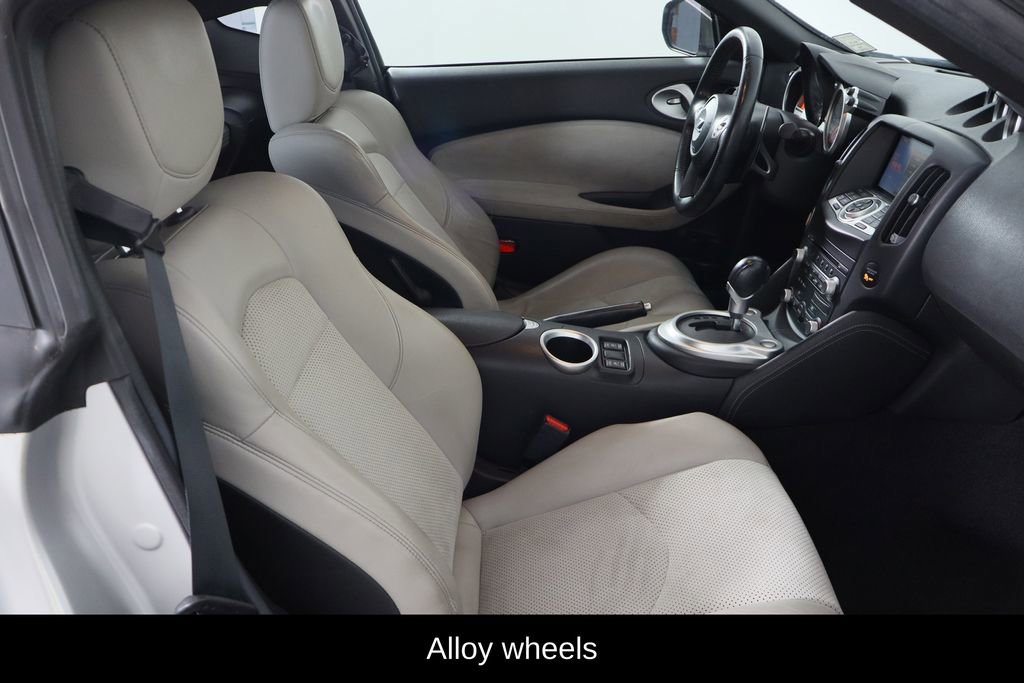 Used 2009 Nissan 370Z Touring image 10