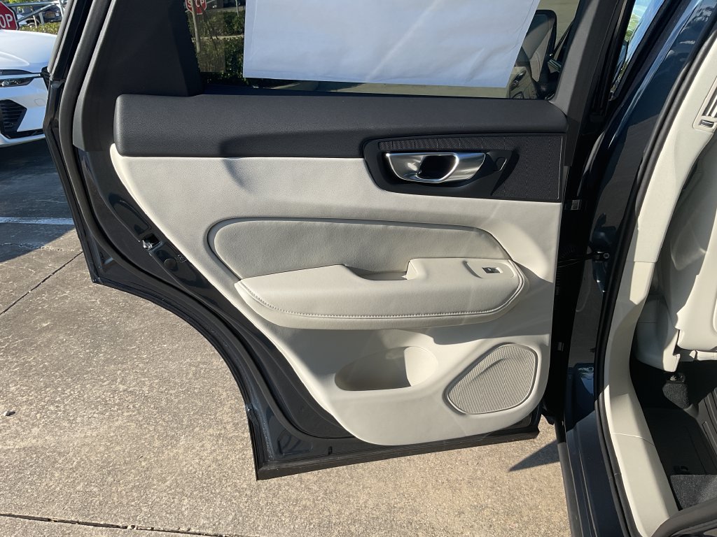 New 2027 Volvo XC60 B5 Ultra AWD/4WD image 13