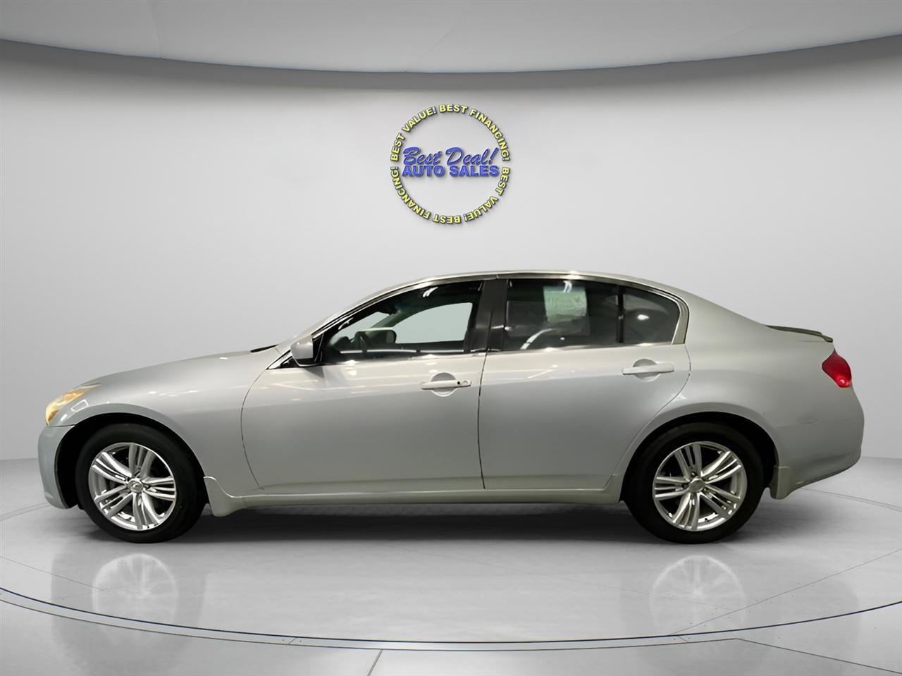 Used 2013 INFINITI G37 x Sedan w/ Premium Pkg AWD/4WD image 2