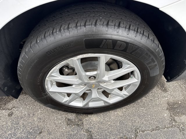Used 2022 Chevrolet Equinox LT w/ LPO, Floor Liner Package FWD image 3