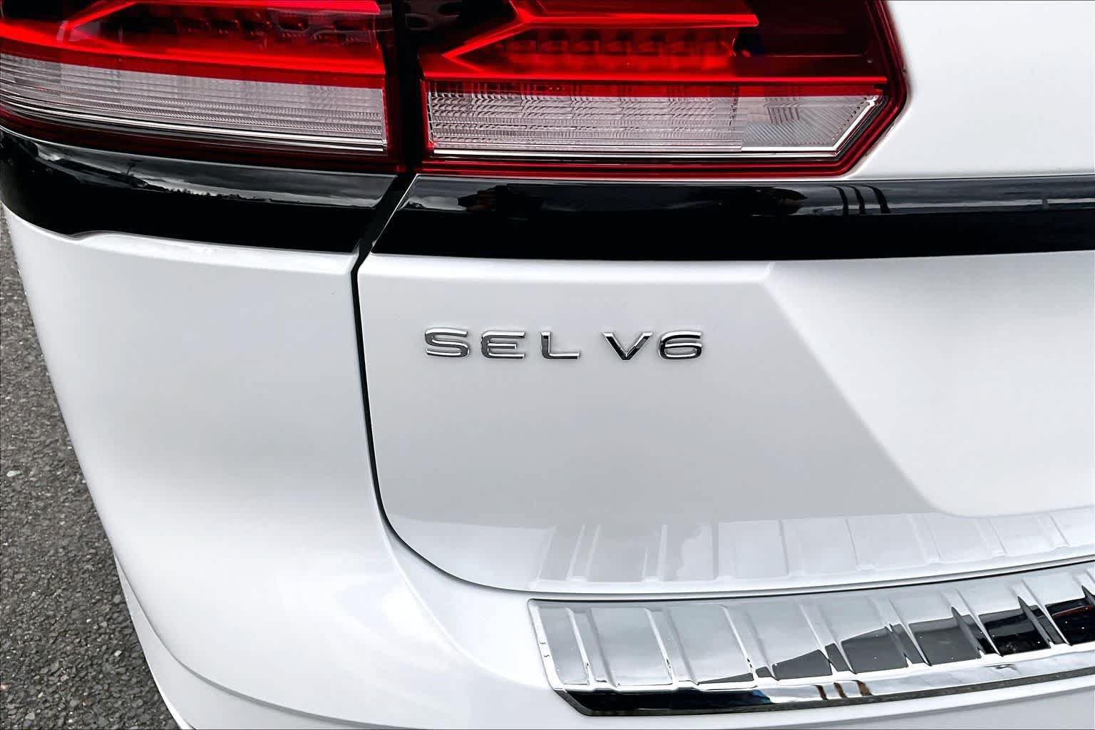 Used 2023 Volkswagen Atlas SEL R-Line AWD/4WD image 7