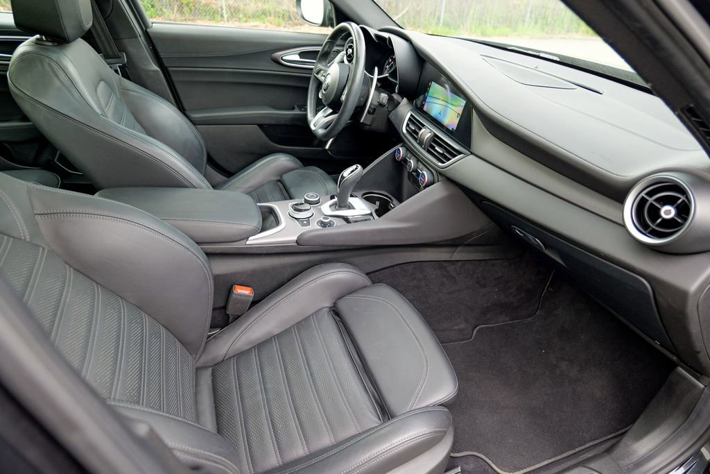 Used 2022 Alfa Romeo Giulia Veloce AWD/4WD image 35