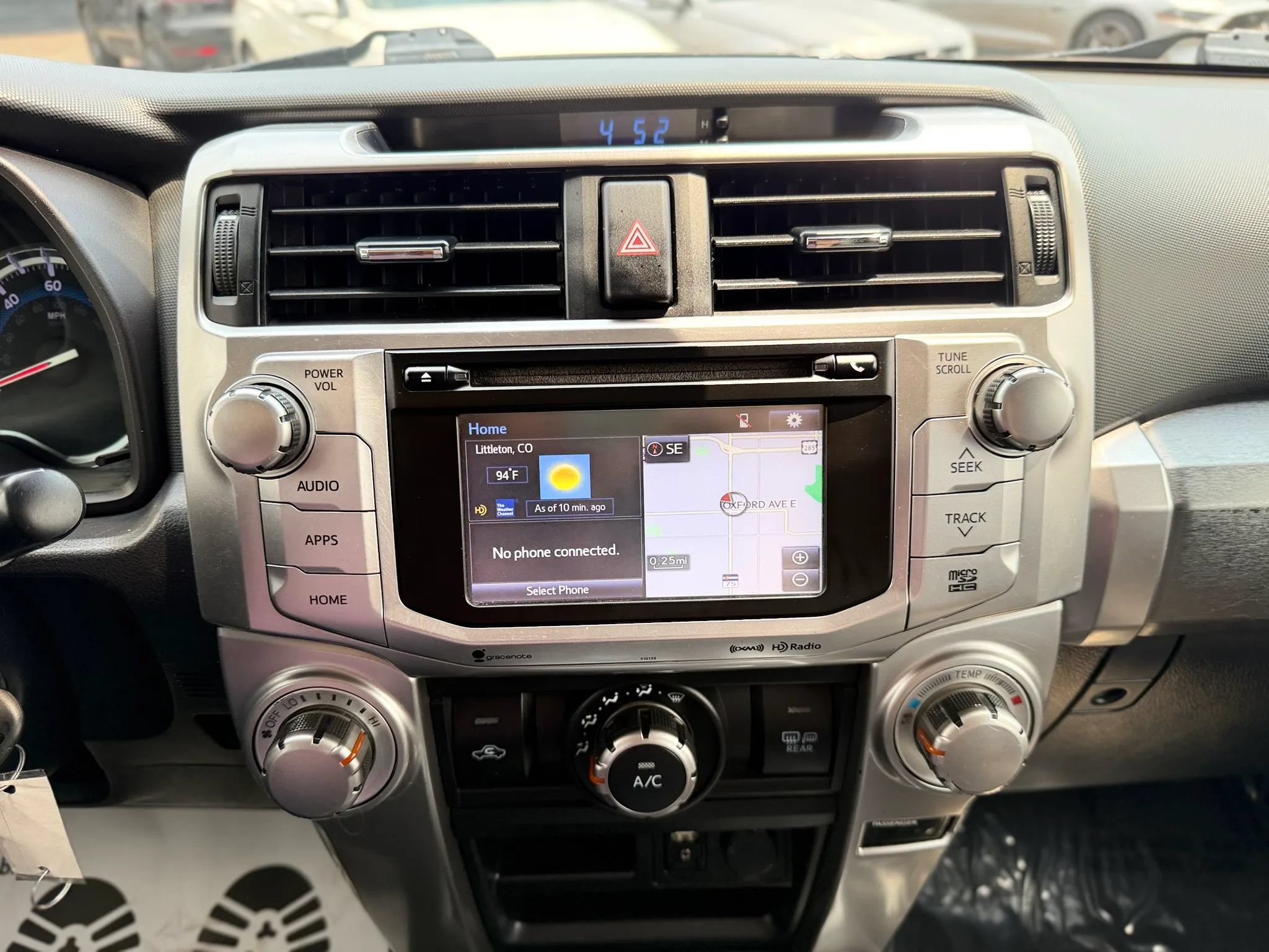Used 2018 Toyota 4Runner SR5 AWD/4WD image 32