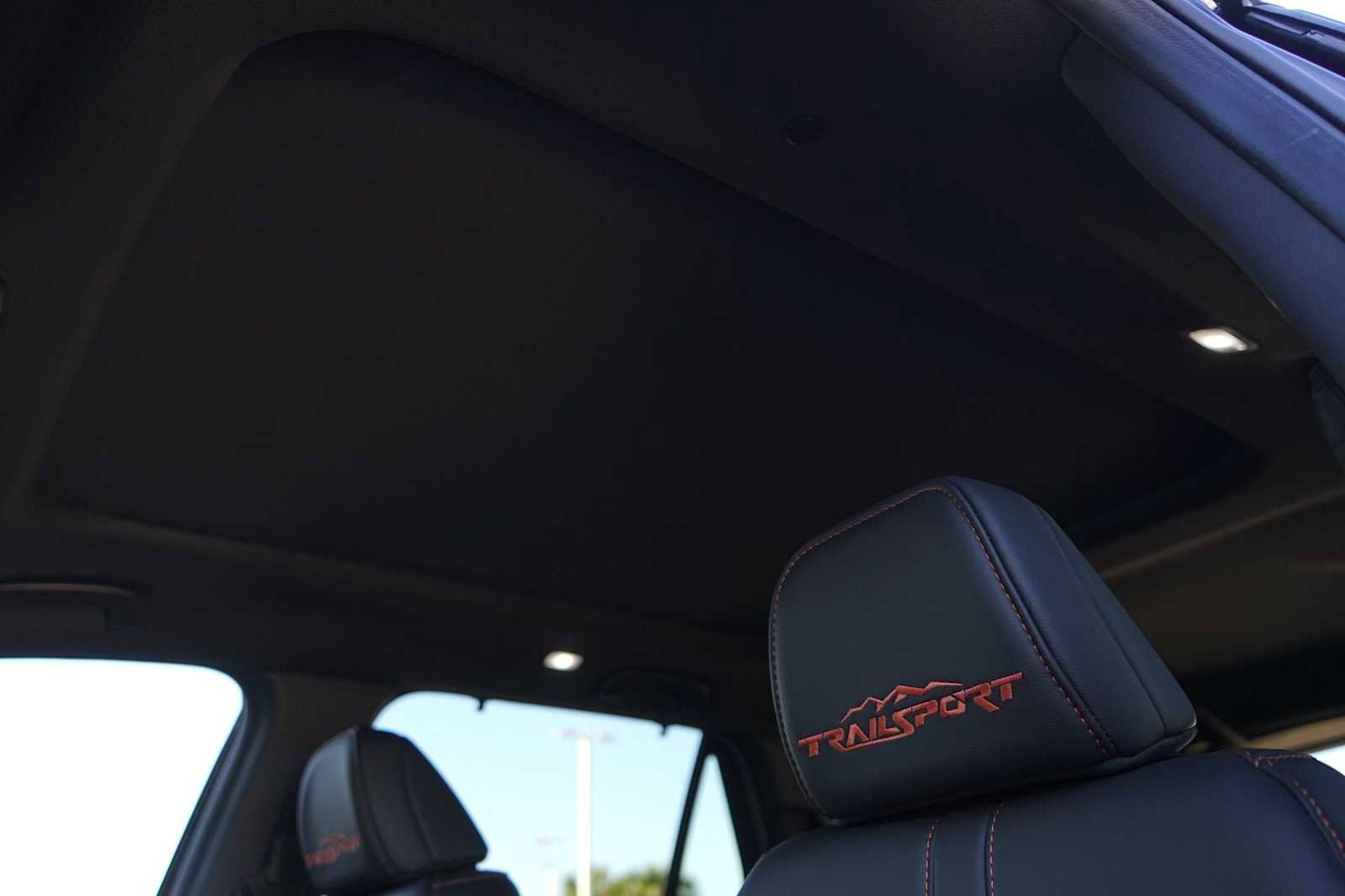 Used 2025 Honda Pilot TrailSport image 25