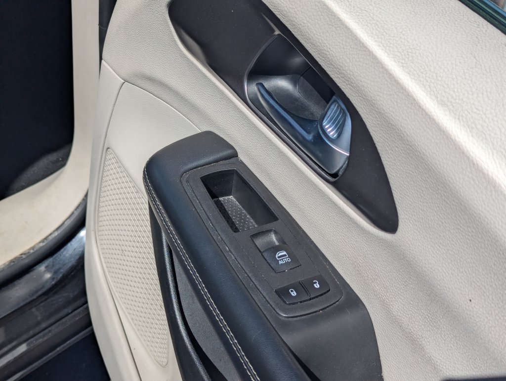 Used 2023 Chrysler Pacifica Touring-L FWD image 37