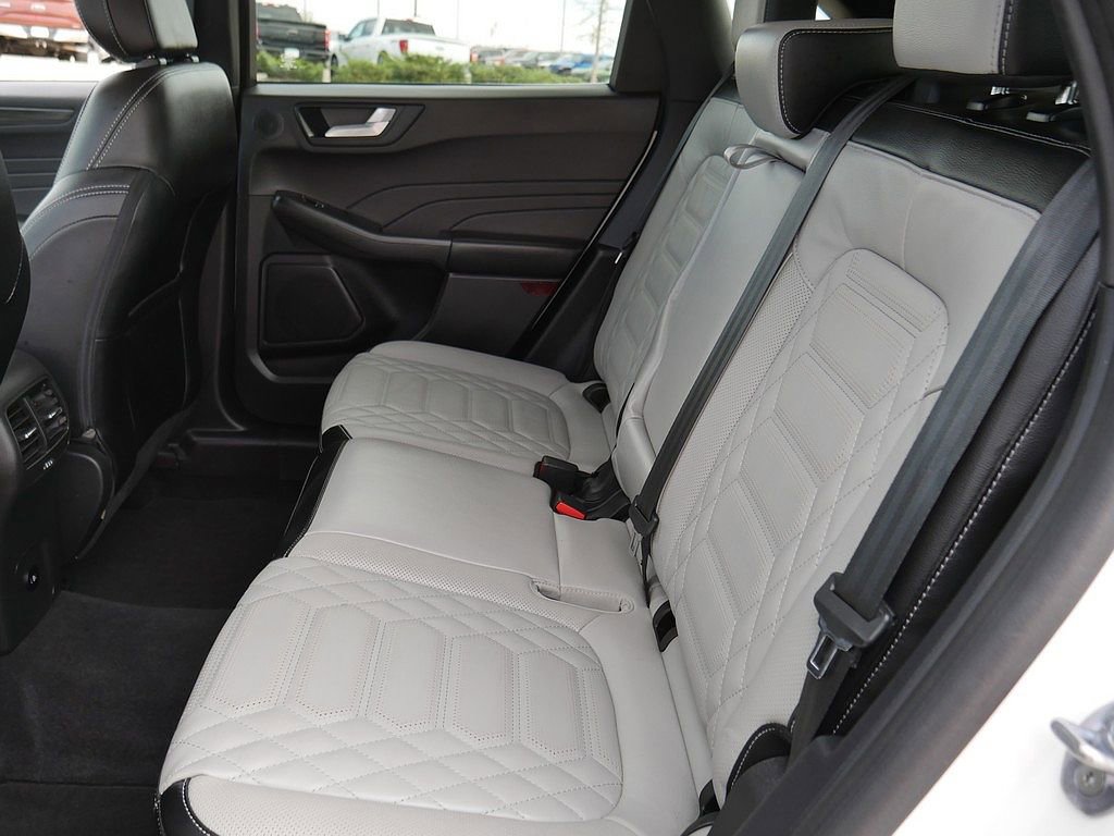 Used 2023 Ford Escape Platinum w/ Premium Technology Package AWD/4WD image 17