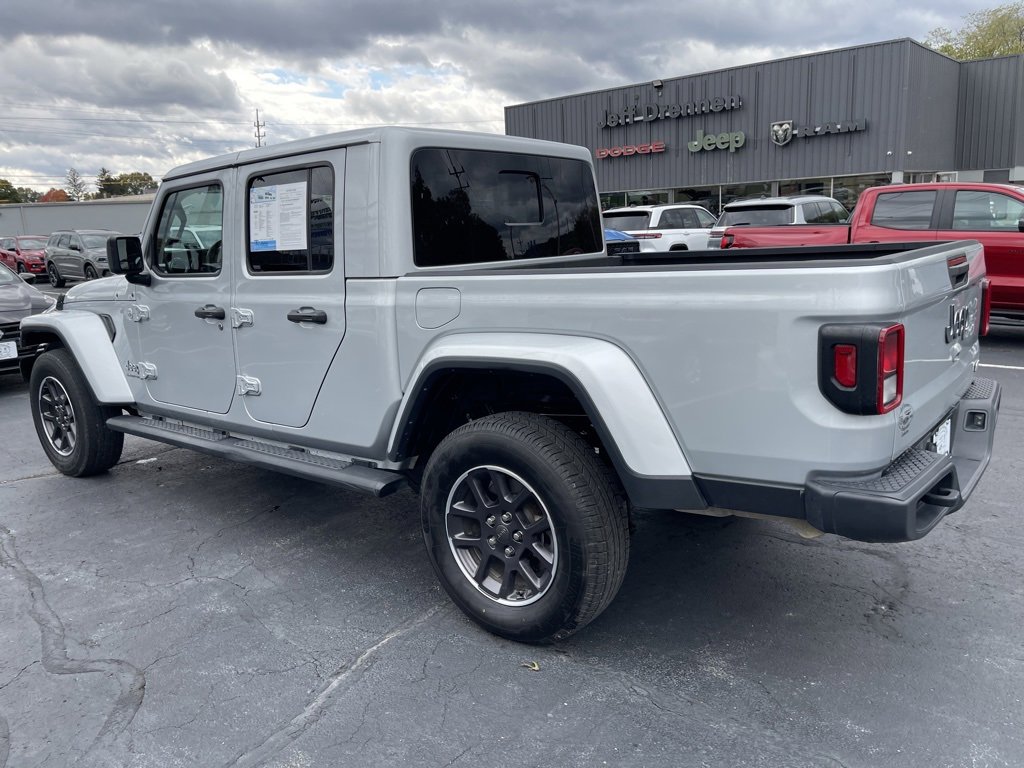 Used 2023 Jeep Gladiator Overland image 4