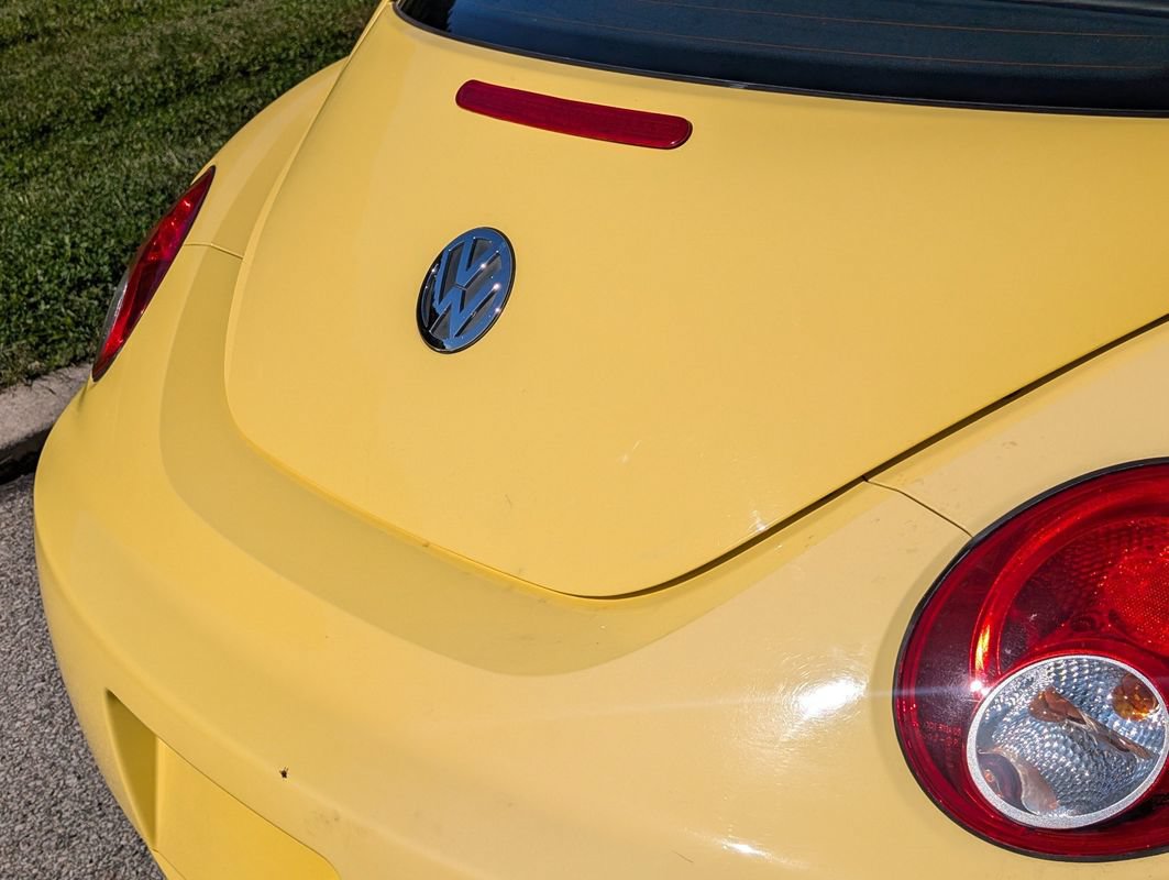 Used 2008 Volkswagen Beetle SE FWD image 30