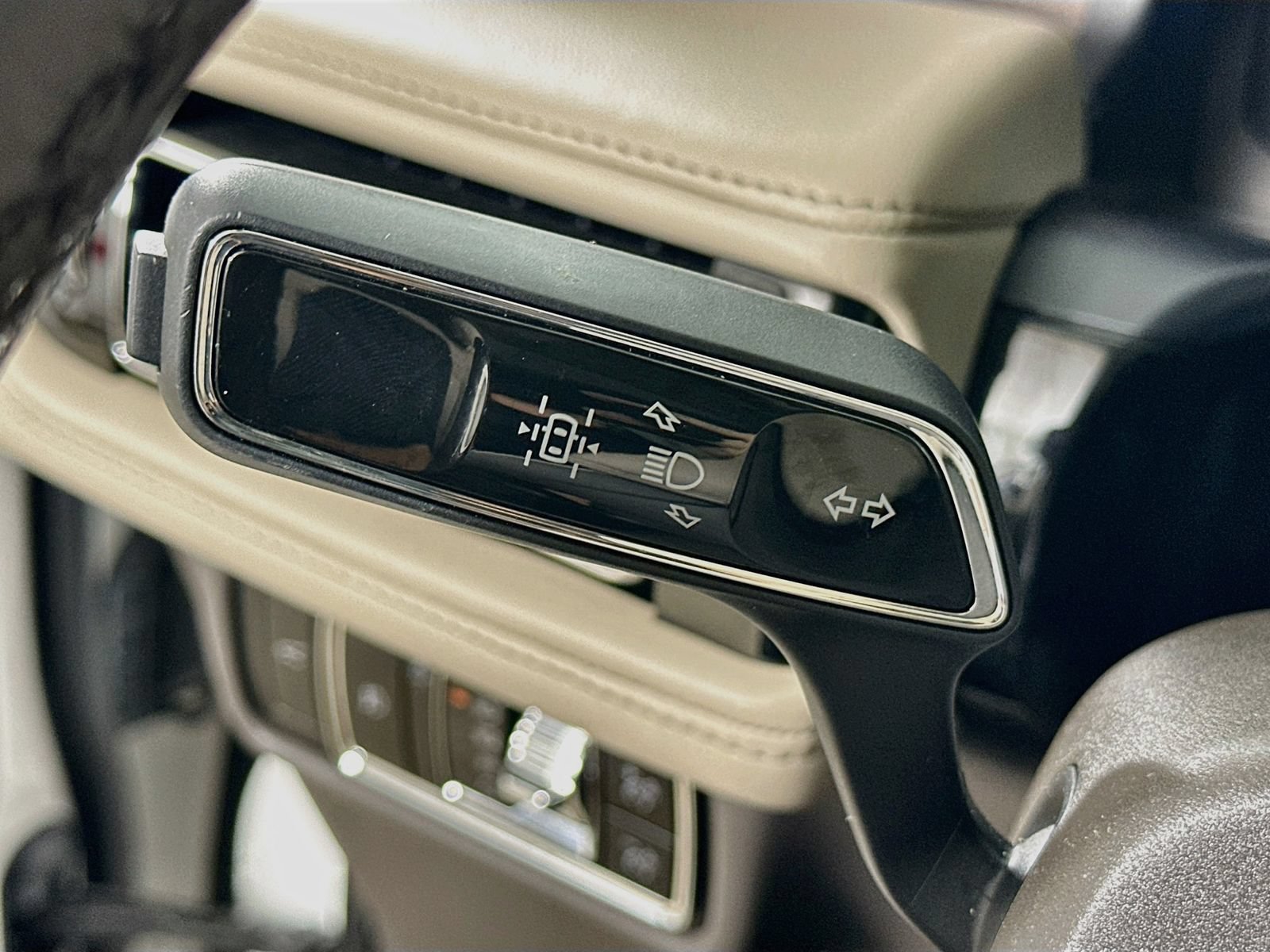 Used 2023 Lincoln Aviator Reserve w/ Equipment Group 201A AWD/4WD image 21