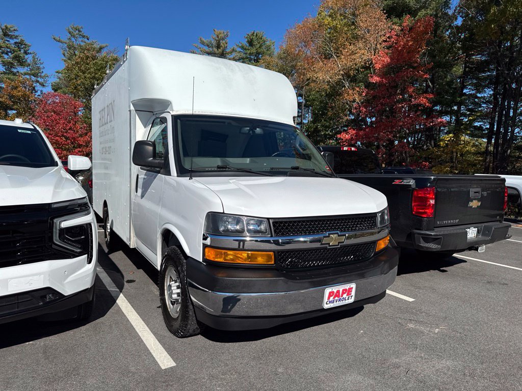 Used 2021 Chevrolet Express 3500 w/ Power Convenience Package RWD image 2