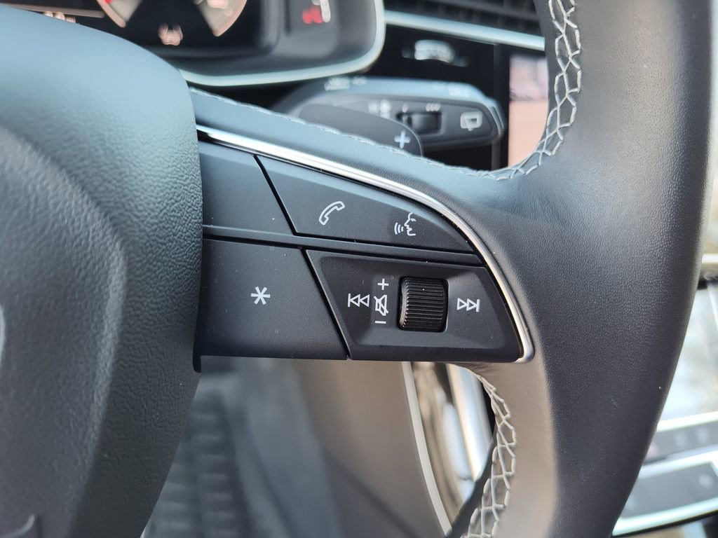 Certified 2025 Audi Q7 2.0T Premium w/ Convenience Package image 26