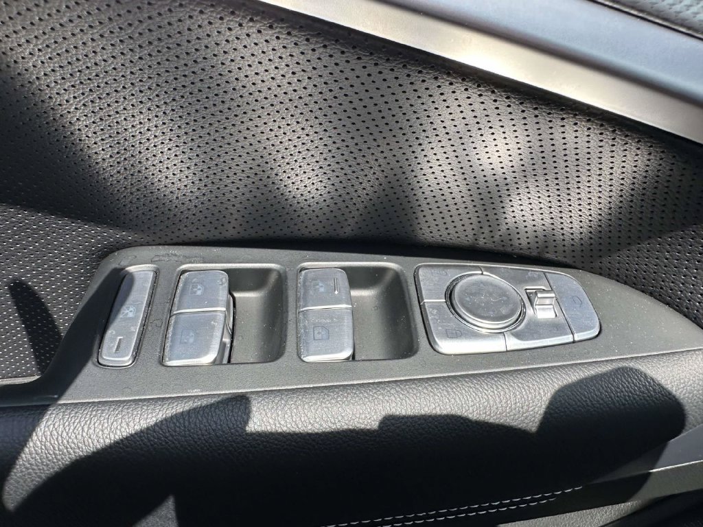 Used 2023 Genesis G70 3.3T AWD/4WD image 35