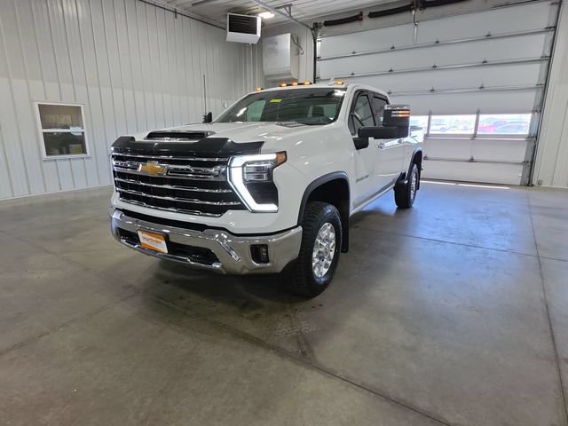 Used 2024 Chevrolet Silverado 3500 LTZ AWD/4WD image 4