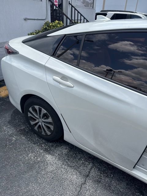 Used 2016 Toyota Prius Three w/ Advanced Technology Package FWD image 4