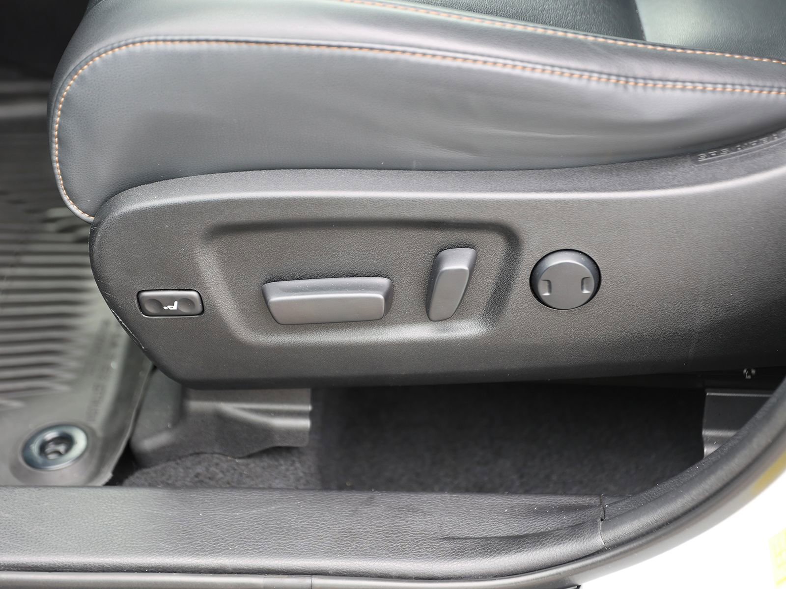 Used 2019 Toyota Highlander XLE AWD/4WD image 19
