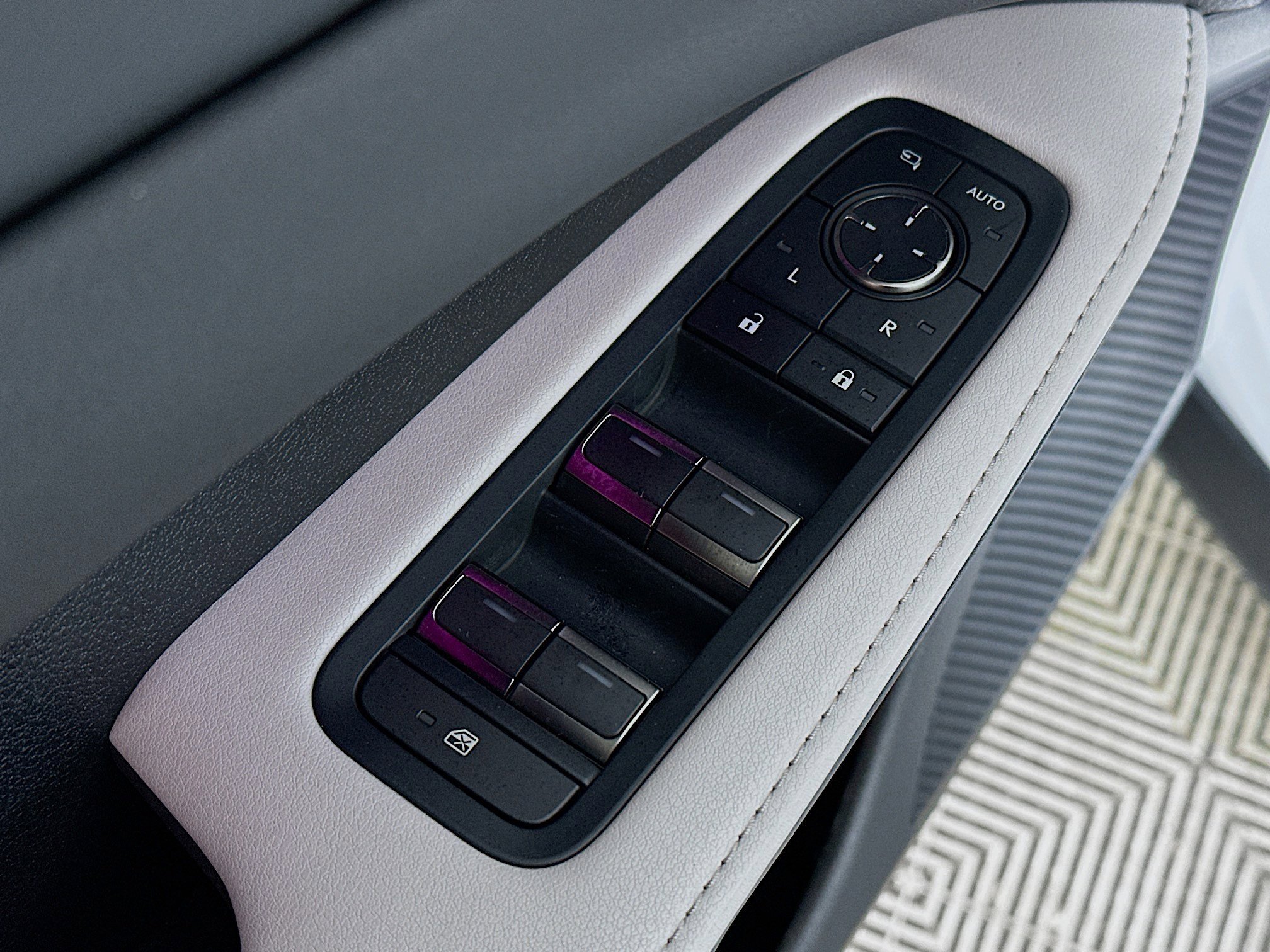 Used 2023 Lexus RX 350 Premium Plus w/ Cold Area Package image 18