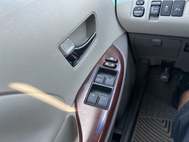 Used 2013 Toyota Sienna XLE FWD image 41