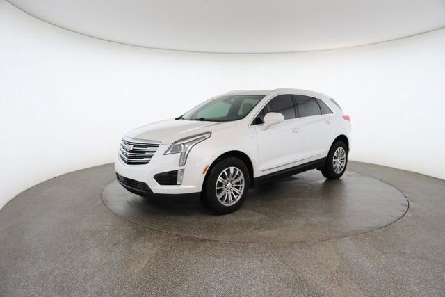 Used 2017 Cadillac XT5 Luxury w/ Driver Awareness Package image 2