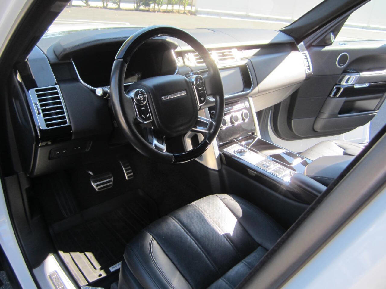 Used 2017 Land Rover Range Rover Long Wheelbase Supercharged image 27