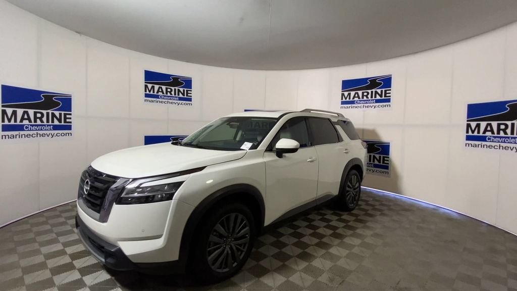 Used 2024 Nissan Pathfinder SL w/ SL Premium Package AWD/4WD image 6