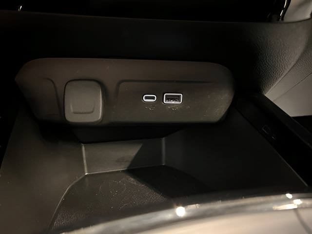 Certified 2025 Chevrolet Trax LT FWD image 21