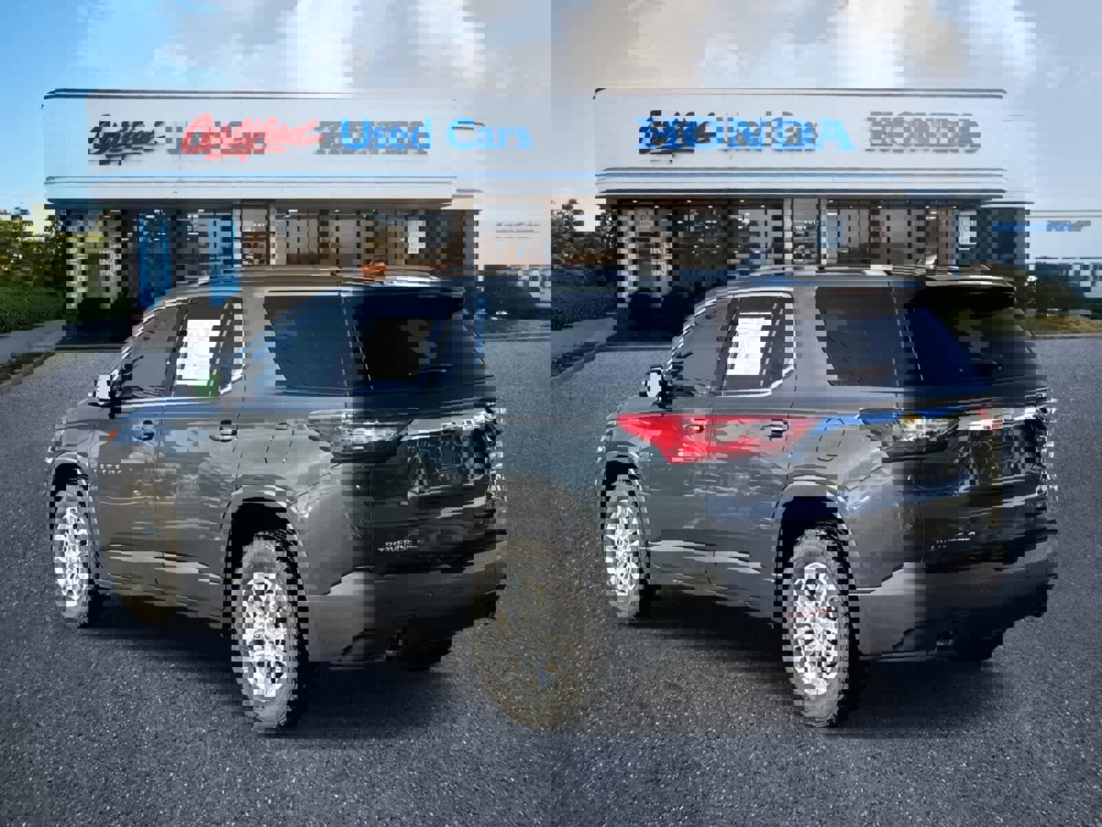 Used 2019 Chevrolet Traverse LT image 3