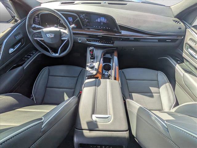 Used 2024 Cadillac Escalade Premium Luxury image 17
